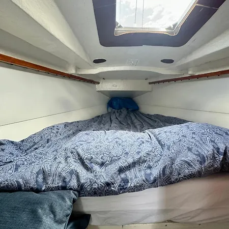 Experience Fantastique De Dormir Berce Par La Mer Pres De Barcelone Castelldefels Exterior photo
