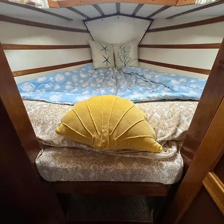 Experience Fantastique De Dormir Berce Par La Mer Pres De Barcelona Castelldefels Exterior photo