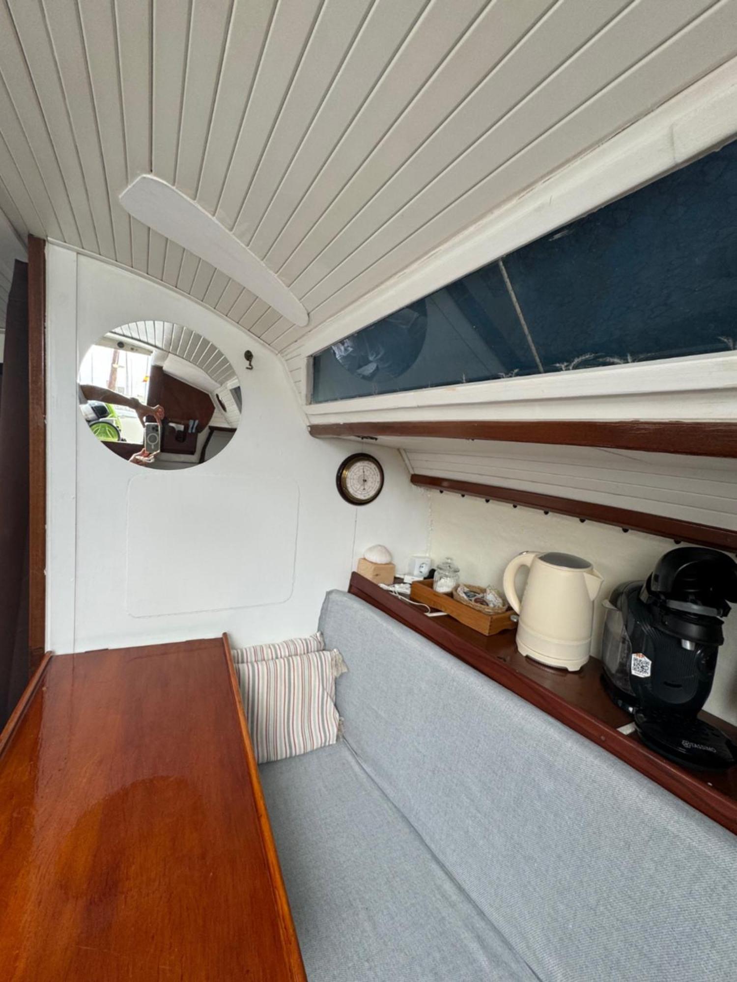 Botel Experience Fantastique De Berce Par La Pres De Barcelone *