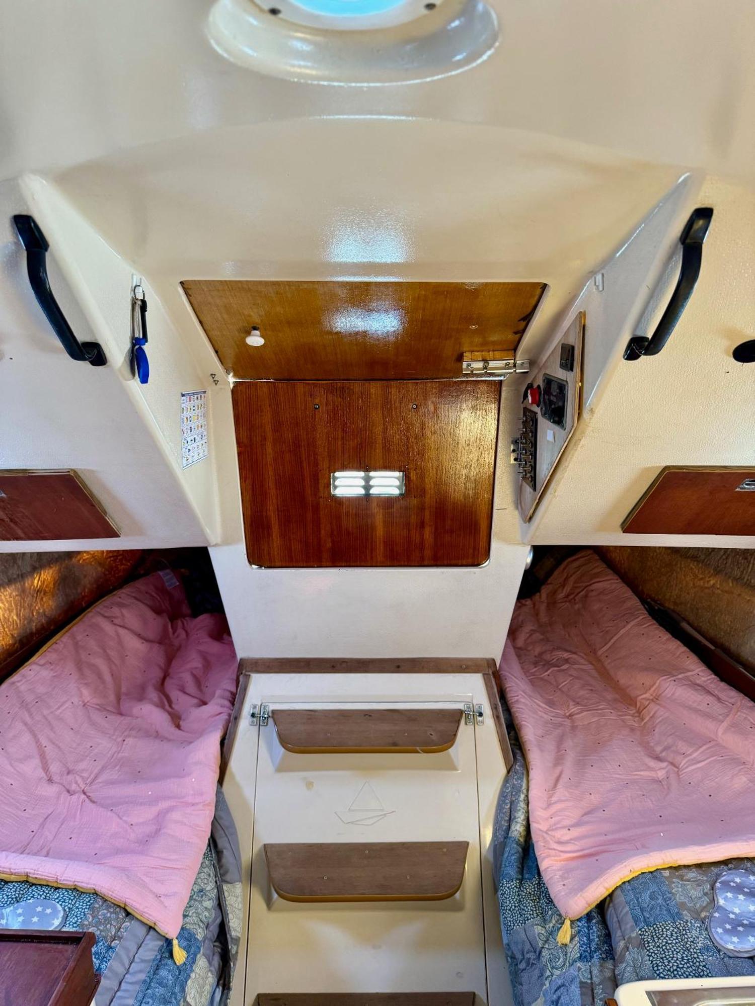 Botel Experience Fantastique De Berce Par La Pres De Barcelone *