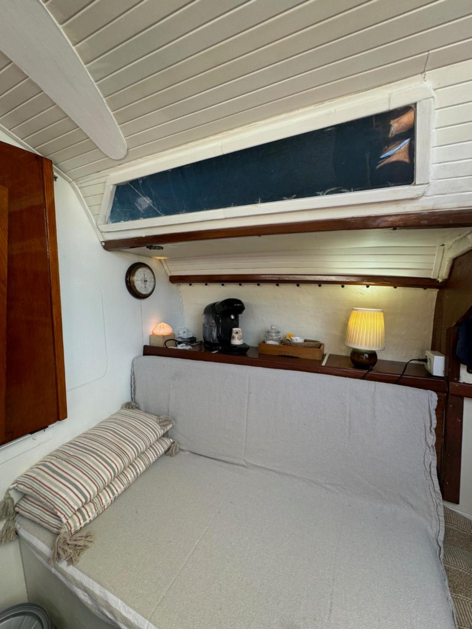 Botel Experience Fantastique De Berce Par La Pres De Barcelone