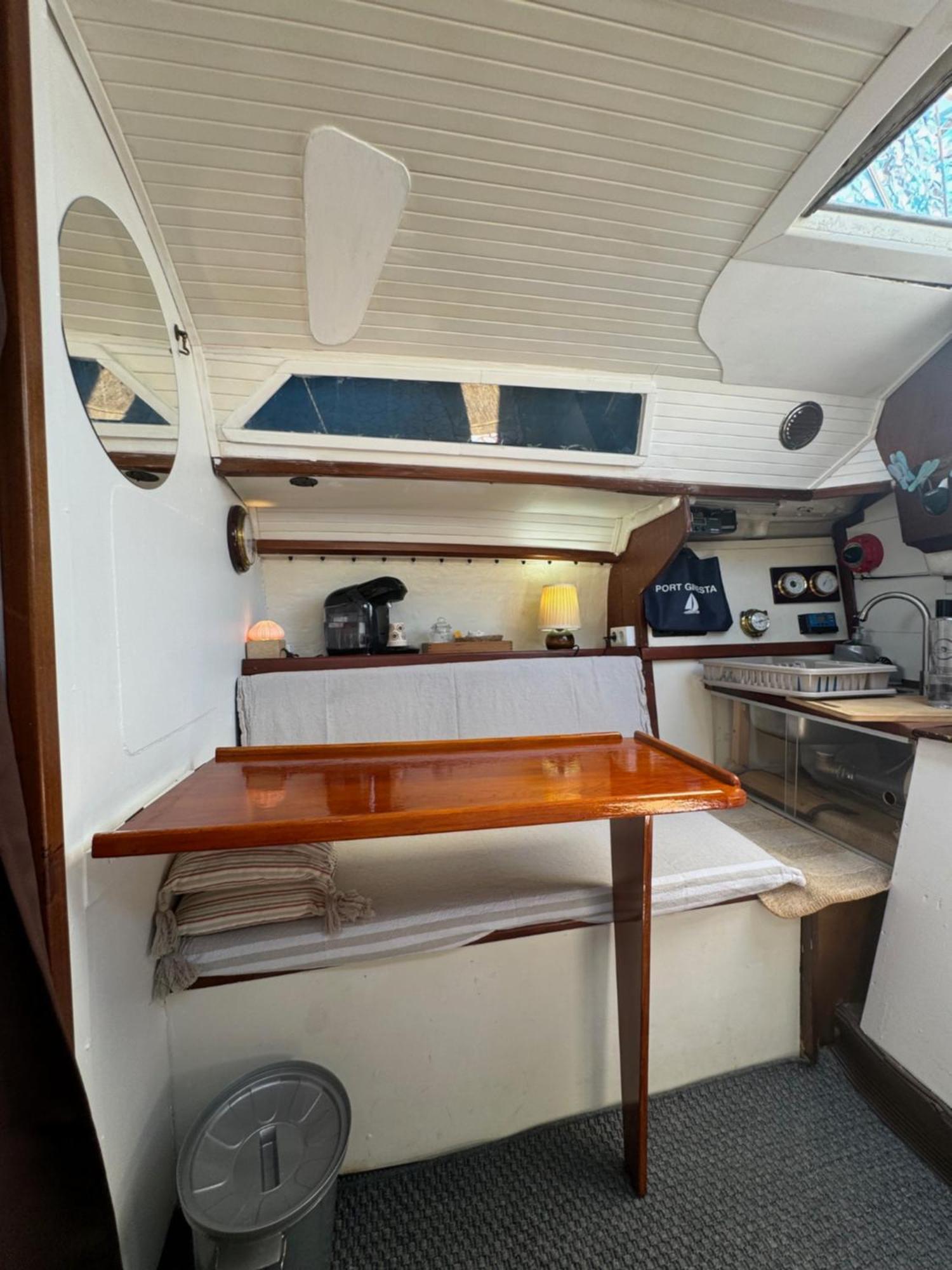 Botel Experience Fantastique De Berce Par La Pres De Barcelone