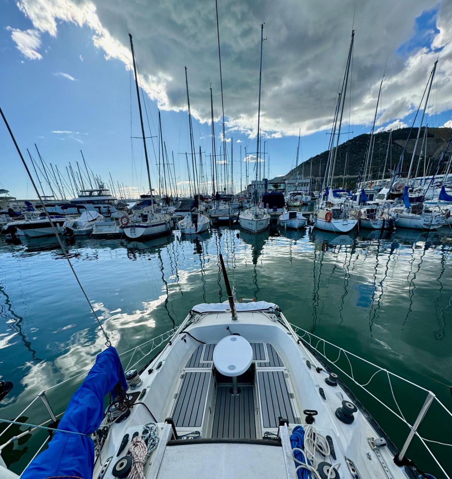 Botel Experience Fantastique De Berce Par La Pres De Barcelone