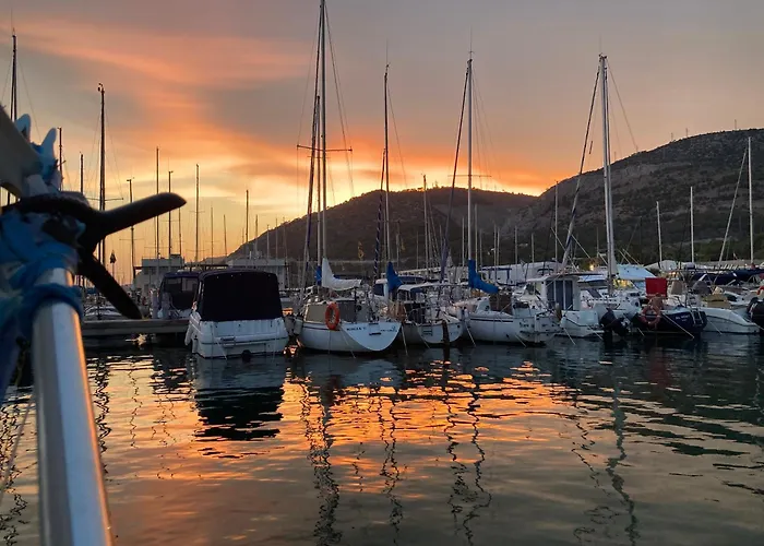 Experience Fantastique De Dormir Berce Par La Mer Pres De Barcelone